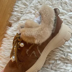 Brown and Tan Sneakers with Fur Lining and Cushioned Sole