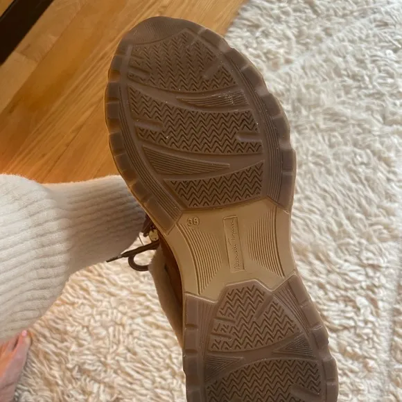 Brown and Tan Sneakers with Fur Lining and Cushioned Sole