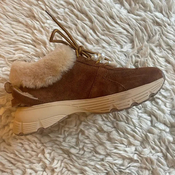 Brown and Tan Sneakers with Fur Lining and Cushioned Sole