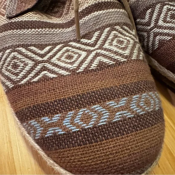 Brown Cloth Oxfords with Geometric Pattern - EUC