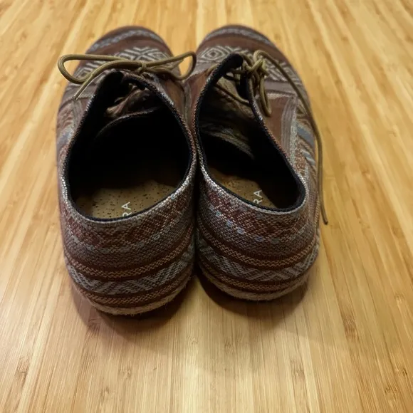 Brown Cloth Oxfords with Geometric Pattern - EUC