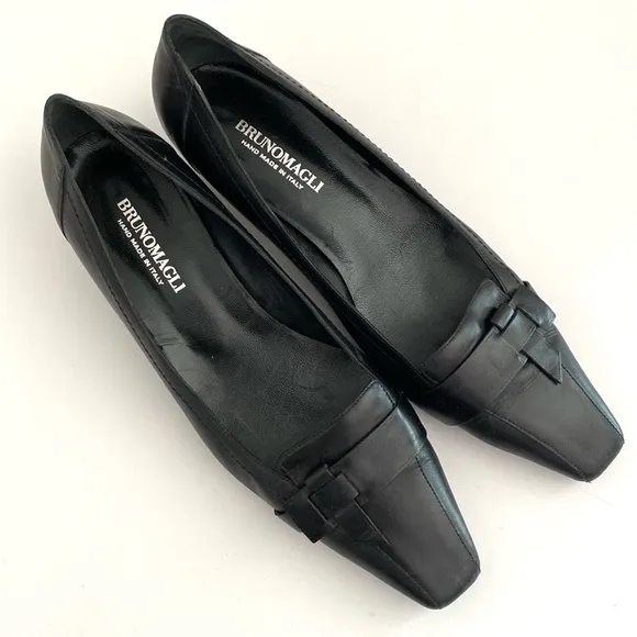 Bruno Magli Women's Black Leather Pumps sz 10 Like New Preppy Old Money Luxury