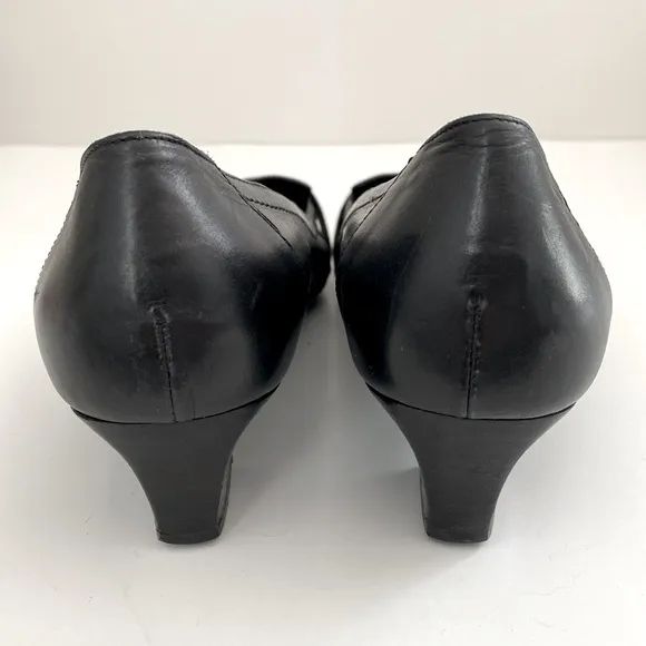 Bruno Magli Women's Black Leather Pumps sz 10 Like New Preppy Old Money Luxury
