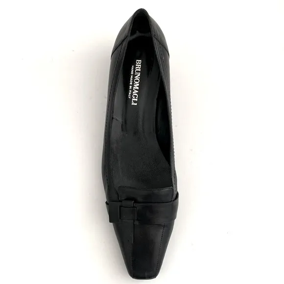 Bruno Magli Women's Black Leather Pumps sz 10 Like New Preppy Old Money Luxury