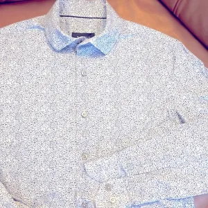 BUGATCHI UOMO JAMES CLASSIC BLUE GEOMETRIC LUXURY DRESS SHIRT