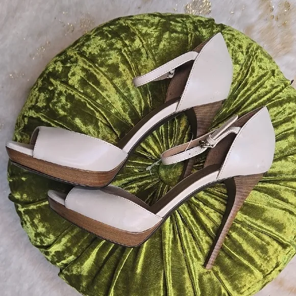 Burberry Women's Heels Size 38 1/2. Size 7.5 US. NEW!  Luxury. Designer.