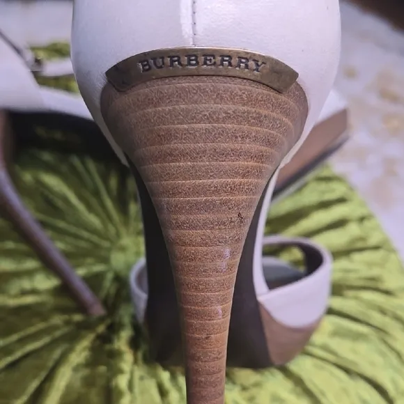 Burberry Women's Heels Size 38 1/2. Size 7.5 US. NEW!  Luxury. Designer.