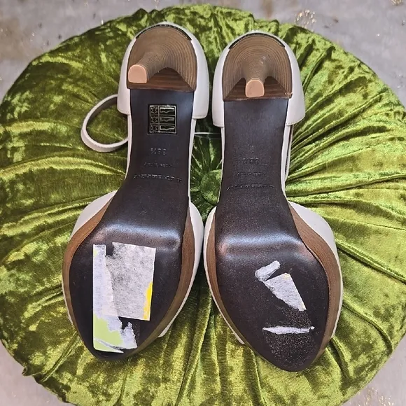 Burberry Women's Heels Size 38 1/2. Size 7.5 US. NEW!  Luxury. Designer.