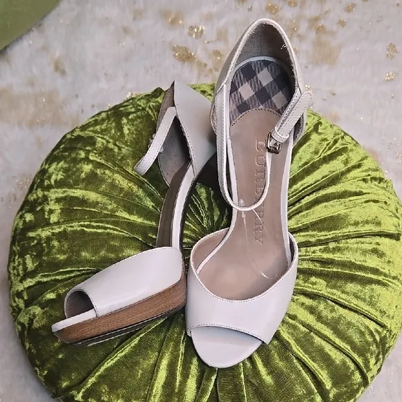 Burberry Women's Heels Size 38 1/2. Size 7.5 US. NEW!  Luxury. Designer.