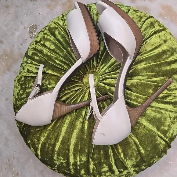 Burberry Women's Heels Size 38 1/2. Size 7.5 US. NEW!  Luxury. Designer.