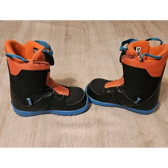 BURTON Youth Grom BOA Snowboard Boots Size 2K Black Orange