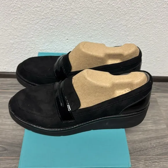Bzees Fast Track Loafer (WIDE)