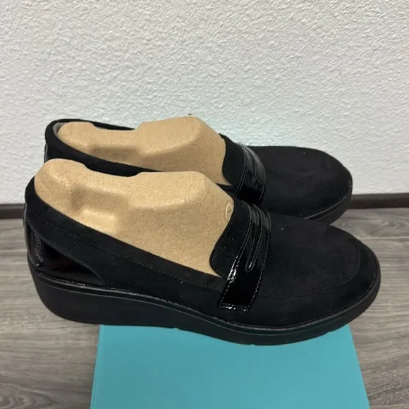 Bzees Fast Track Loafer (WIDE)
