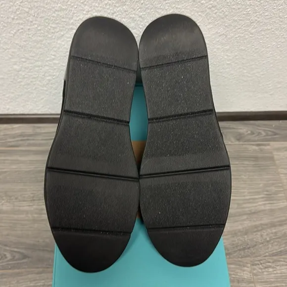 Bzees Fast Track Loafer (WIDE)