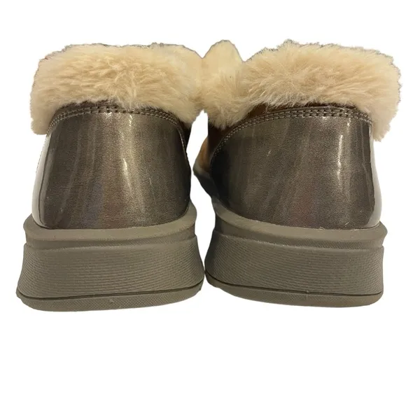 Bzees Golden Bootie Tan Faux Fur Lined Slip On Shoes Rubber Sole Women Size 8.5