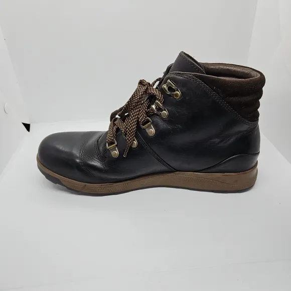 Chaco Frontier casual waterproof lace up boots in Java black and brown size 9