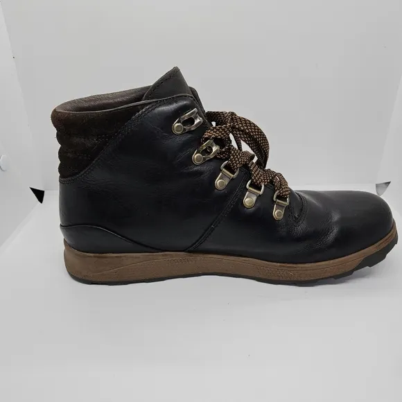 Chaco Frontier casual waterproof lace up boots in Java black and brown size 9