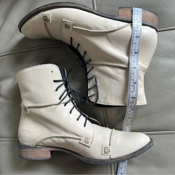 Charles David Leather Ankle Cream Lace-Up Boots Sz 6.5 Made in Italy Classic