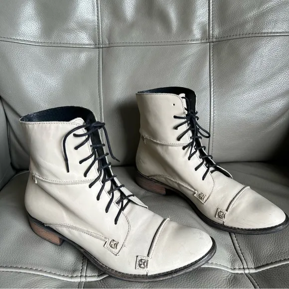 Charles David Leather Ankle Cream Lace-Up Boots Sz 6.5 Made in Italy Classic