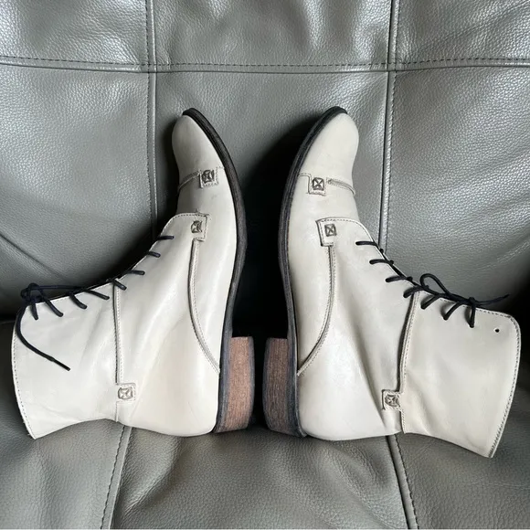 Charles David Leather Ankle Cream Lace-Up Boots Sz 6.5 Made in Italy Classic