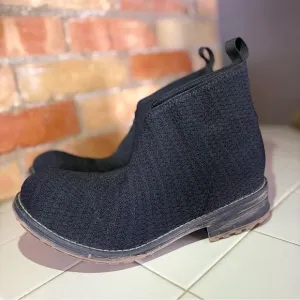 Charleston Shoe Company Liberty Ankle Boots in Black Women's size 10