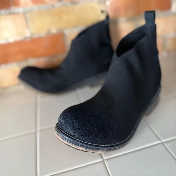 Charleston Shoe Company Liberty Ankle Boots in Black Women's size 10