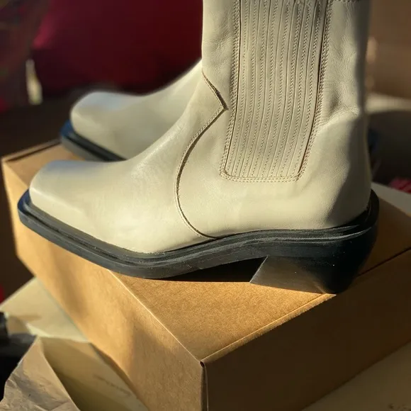 CHELSEA BOOTS NWOB