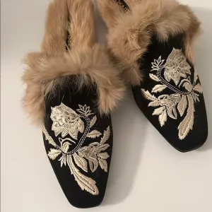 Chic Embroidered Fur-Trimmed Slippers