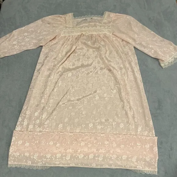 Christian Dior Nightgown Large Chest 22x39 Dress Kaftan Minimalist Rose Floral