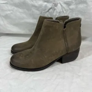 Clark’s Leather Maypearl Ramie Heeled Ankle Boots olive green NWOB