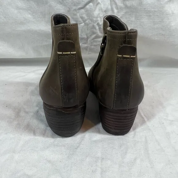 Clark’s Leather Maypearl Ramie Heeled Ankle Boots olive green NWOB