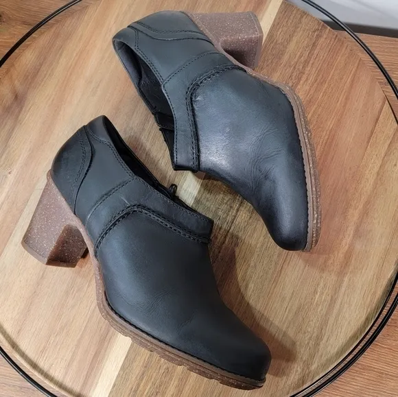 Clarks Leather Sashlin Aleta Bootie Heeled Boots Shooties Size 9