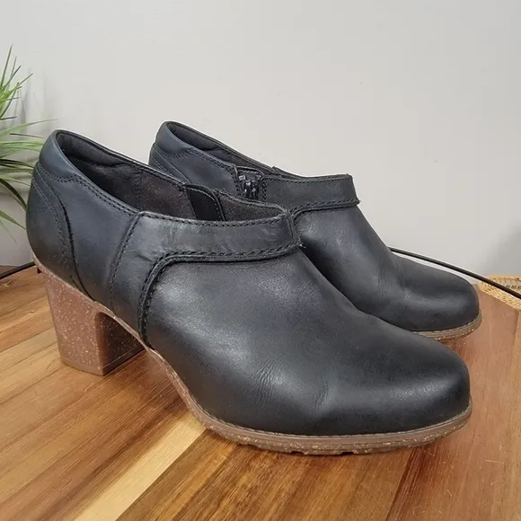 Clarks Leather Sashlin Aleta Bootie Heeled Boots Shooties Size 9