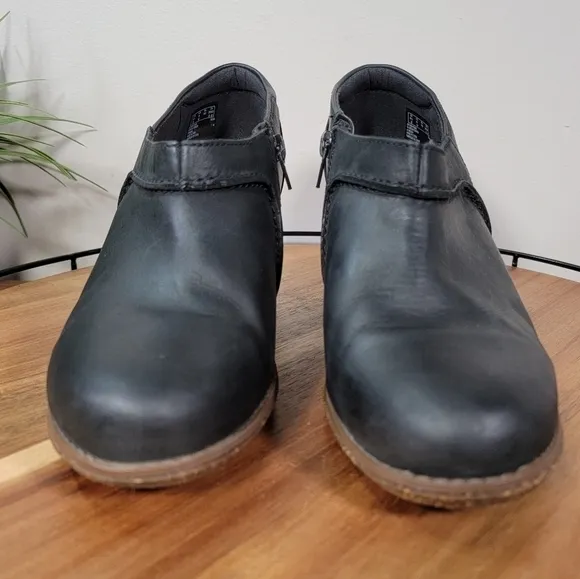 Clarks Leather Sashlin Aleta Bootie Heeled Boots Shooties Size 9