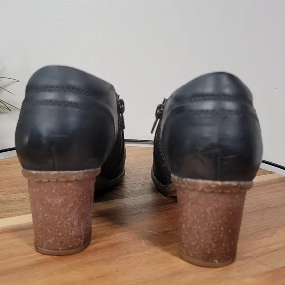 Clarks Leather Sashlin Aleta Bootie Heeled Boots Shooties Size 9