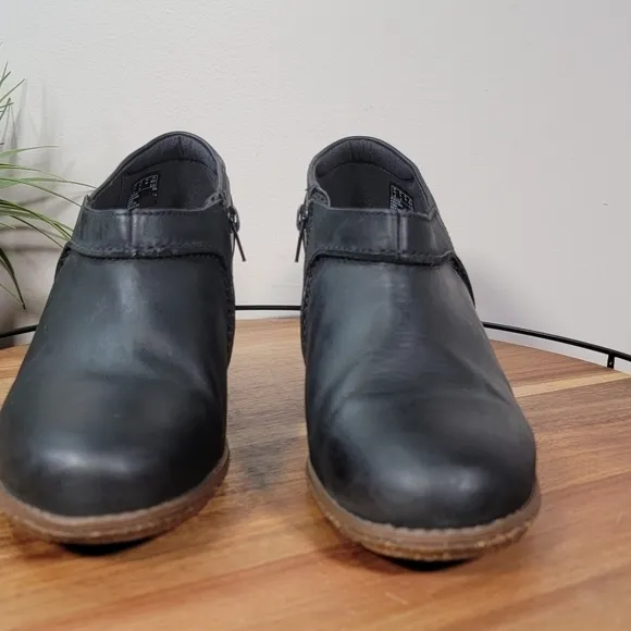 Clarks Leather Sashlin Aleta Bootie Heeled Boots Shooties Size 9