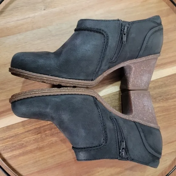 Clarks Leather Sashlin Aleta Bootie Heeled Boots Shooties Size 9