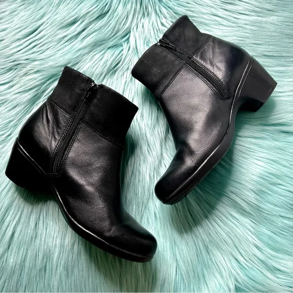 CLARKS SOFT LEATHER Black Ankle Booties Boots Women’s 6.5