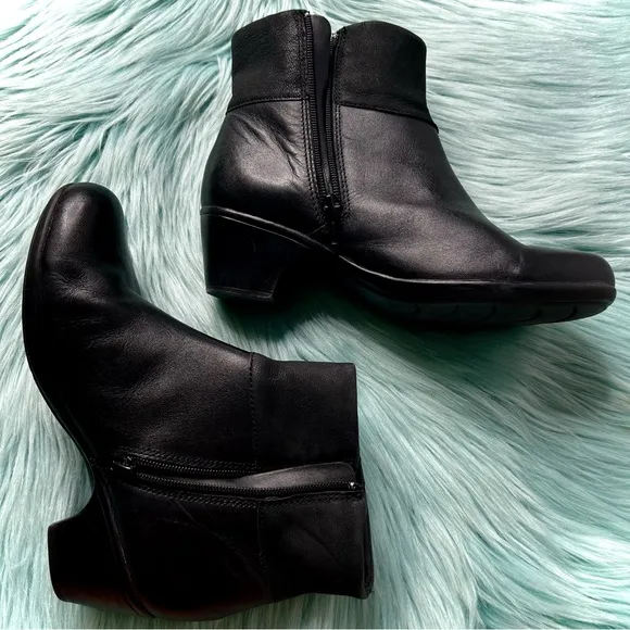 CLARKS SOFT LEATHER Black Ankle Booties Boots Women’s 6.5