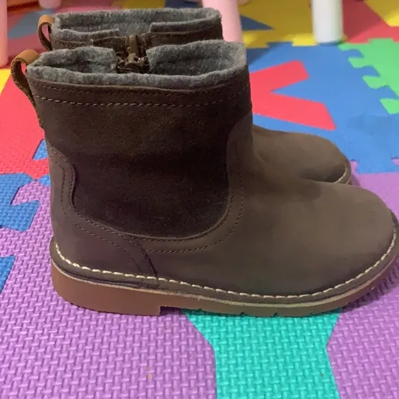 Clarks Toddler Leather Zip Up Ankle Boots (EUC)