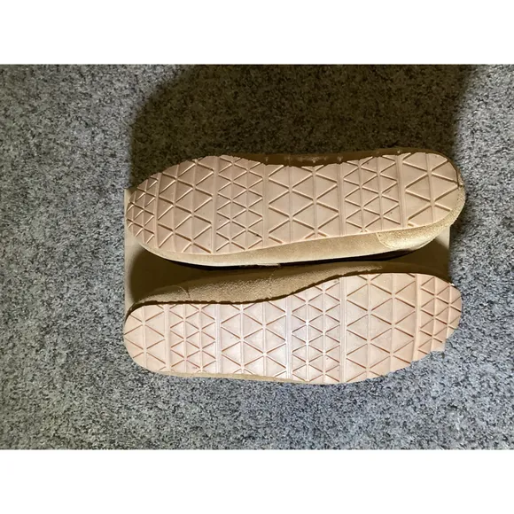 Clarks Women's Brown Suede Moccasin Slippers