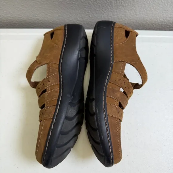 Clarks Womens Cora River Size 8 Shoes Leather Sole Closed Toe Memory Foam Walk