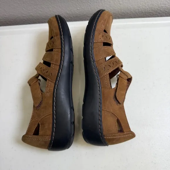 Clarks Womens Cora River Size 8 Shoes Leather Sole Closed Toe Memory Foam Walk
