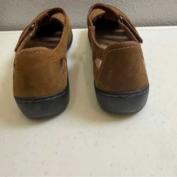 Clarks Womens Cora River Size 8 Shoes Leather Sole Closed Toe Memory Foam Walk