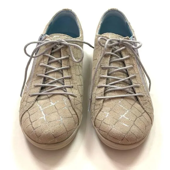 Cloud Aika Sneakers
