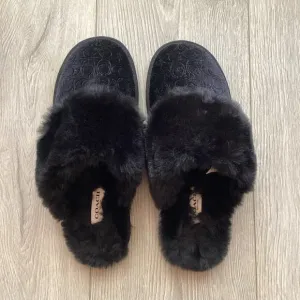 Coach Black Zuri Slippers w Faux Fur in Size 7.5/8. Preloved.