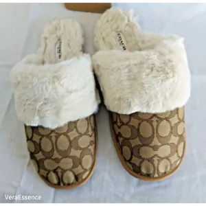 Coach Ziva Slippers Signature Jacquard &amp; Faux Fur Upper Size 10B Khaki NWT