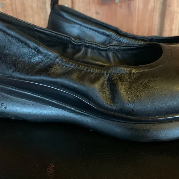 Cole Haan 3 ZeroGrand Slip-On Ruched Black Ballet Flat Size 7B Leather/Manmade