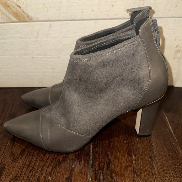 COLE HAAN Women’s Gray Mixed Media Pointed Toe Ankle Boots Size 9