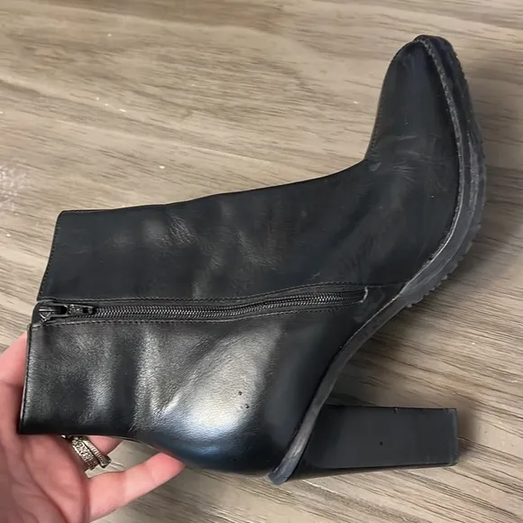 COLIN STUART BLACK LEATHER ANKLE BOOTS 7.5